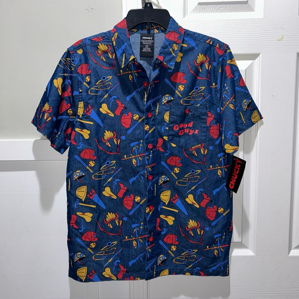 Chucky Shirt Good Guys Men's Medium Graphic Short Sleeve Collared Button-Up NWT